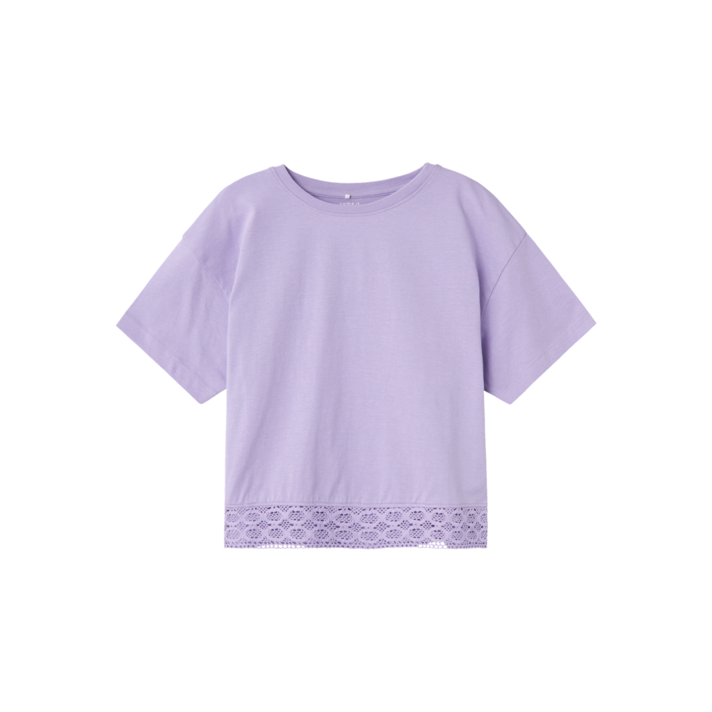 Kort Boxy T Shirt Josena Purple Rose fra Name It