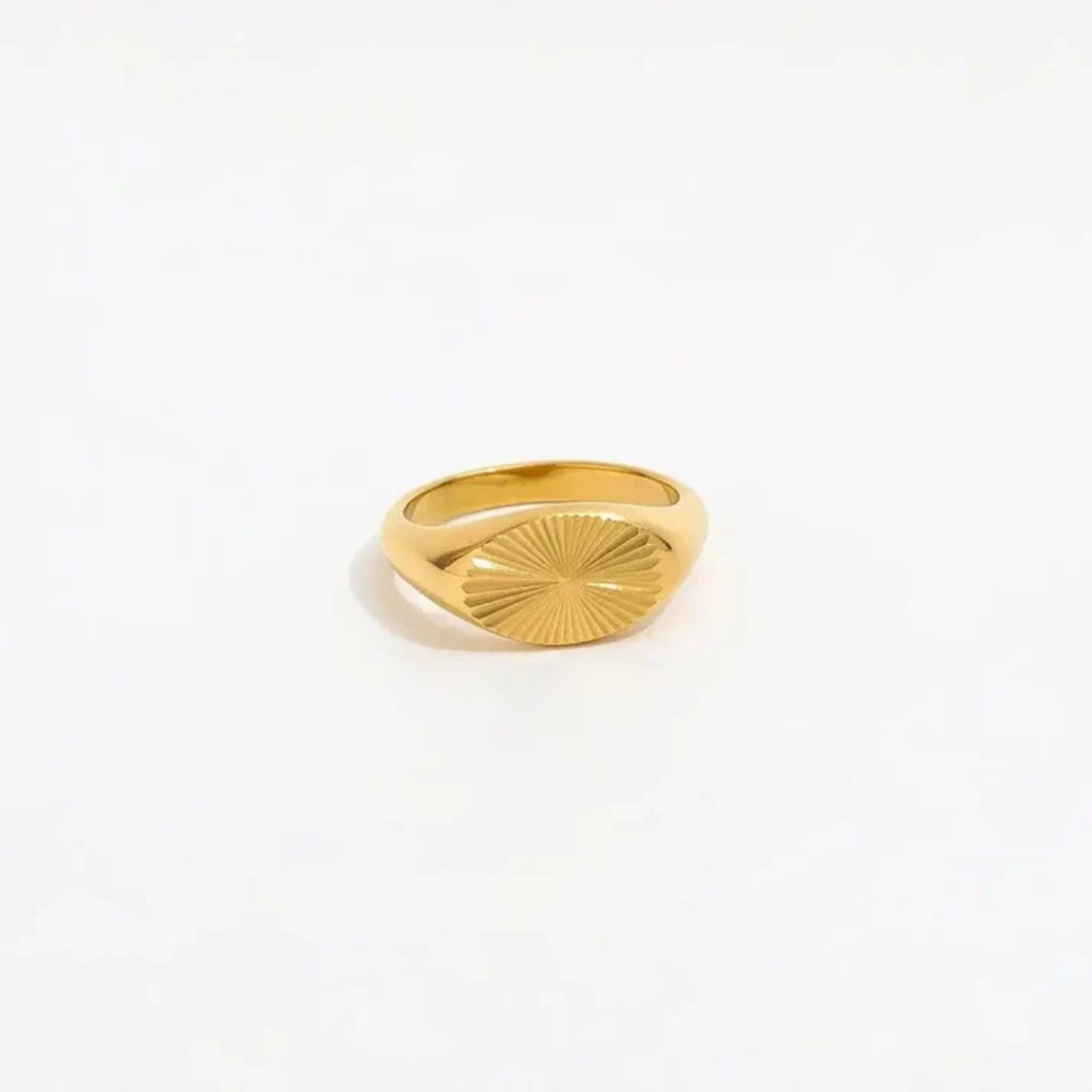 Sun Signet Oval Ring 18k Guldbelagt R025   Guld fra Muun Studios