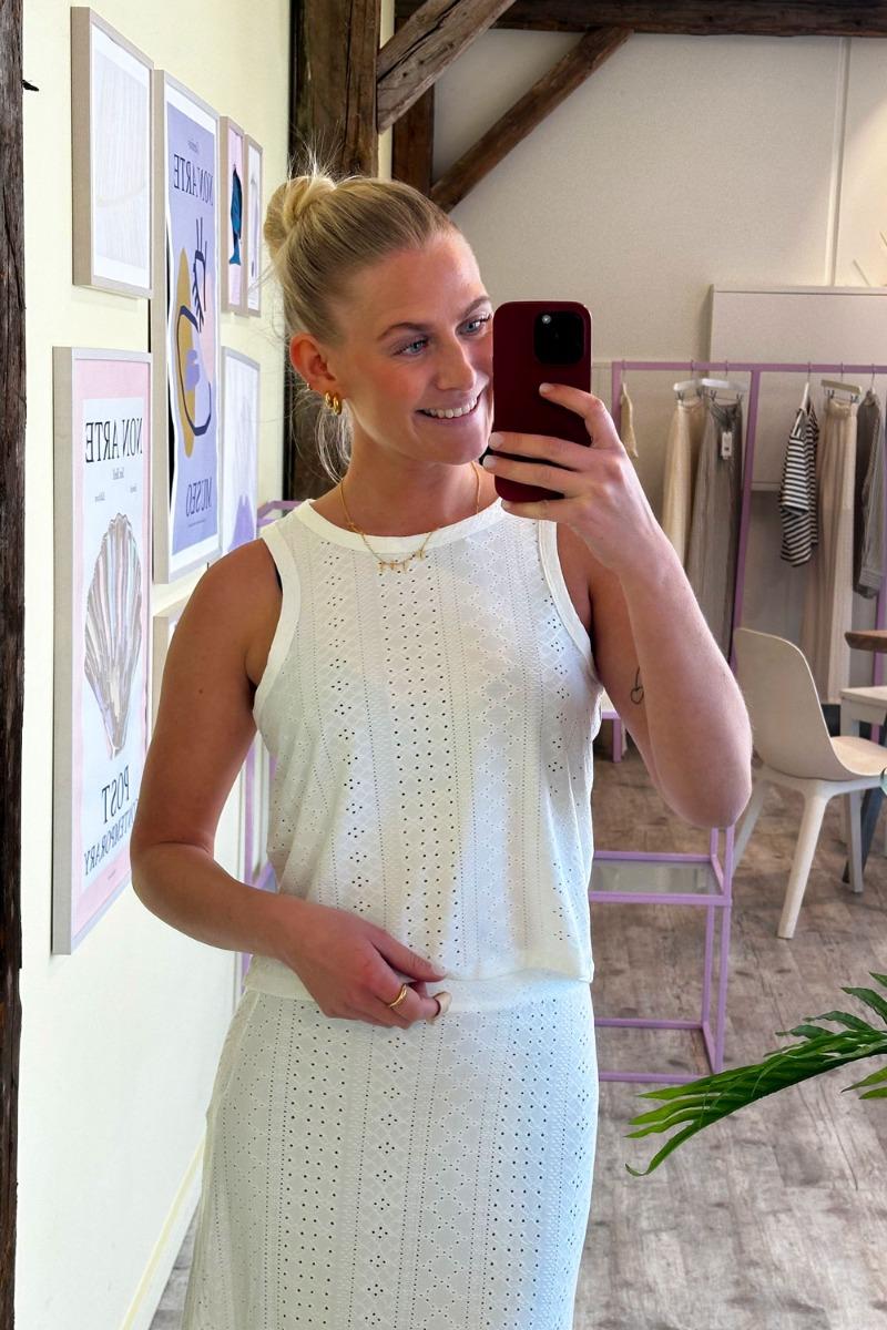 Sød Cathinka S L O Neck Top i Cloud Dancer - 2 for 295 Kr.
