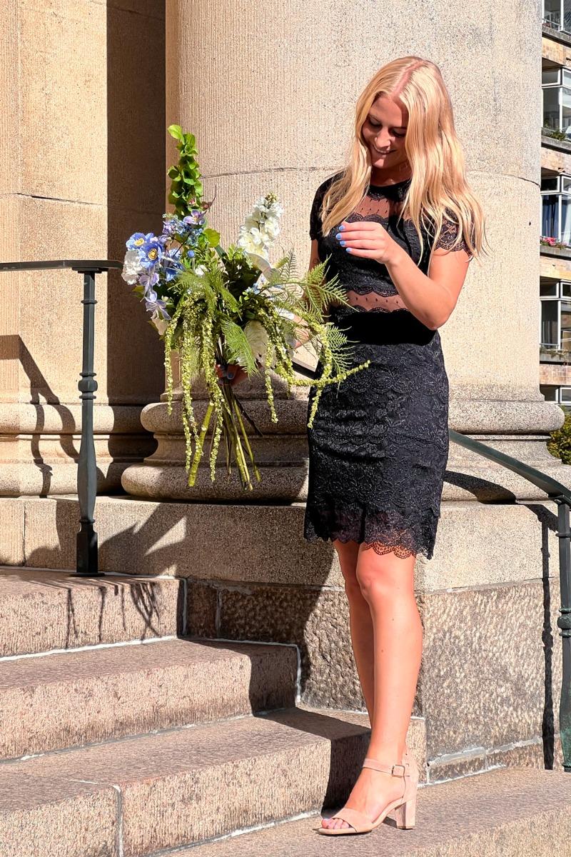 Kjole   Isabella Ss Dress Short Lace   Black fra Loved By Lykke