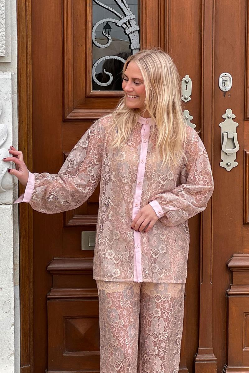 Skjorte   Viola Lace Shirt   Rose Flower fra Loved By Lykke