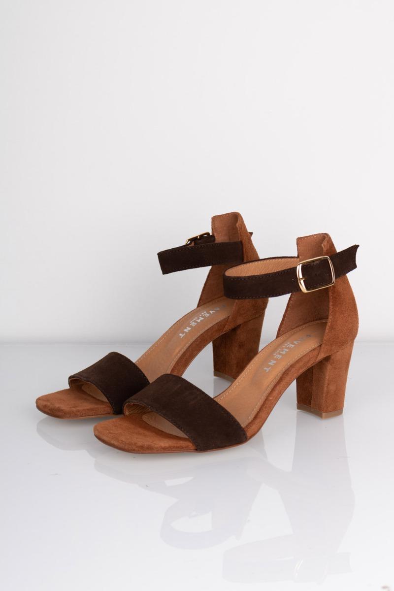 Stilet   Lykke   Caramel Dark Brown fra Pavement