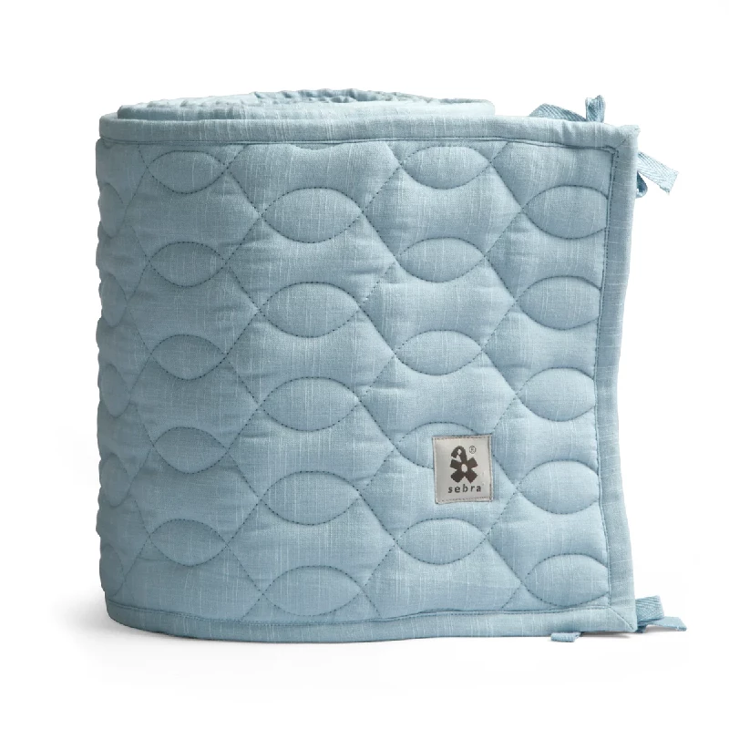 Quiltet Sengerand Powder Blue fra Sebra