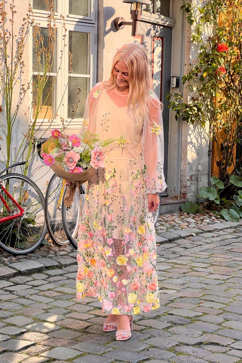 A View   Kjole   Fuschia Dress   Sand Yellow (levering Midt April) fra A-view