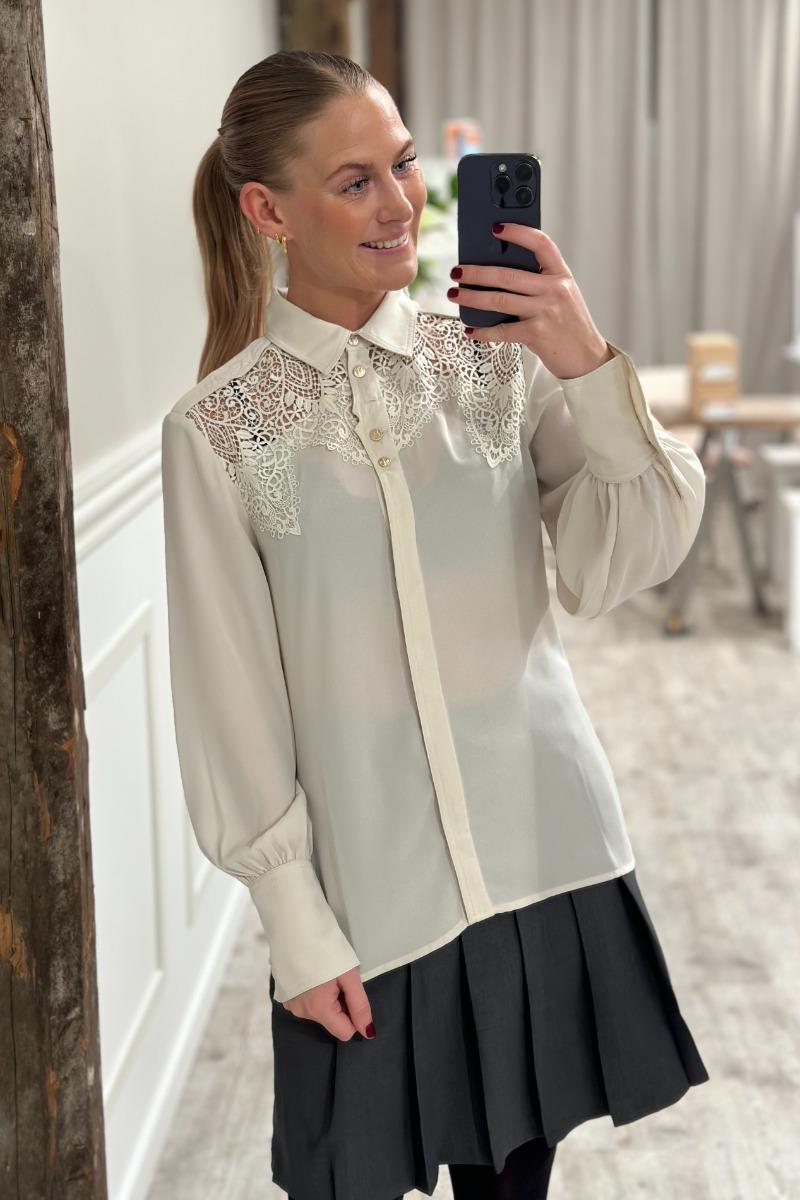 Skjorte   Camillabbvienara Shirt   Kit fra Bruuns Bazaar
