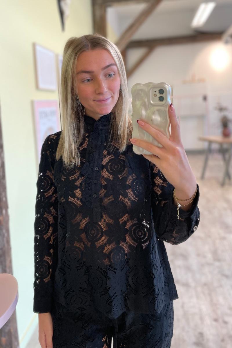 Skjorte   Arianna Lace L S   Black fra Continue