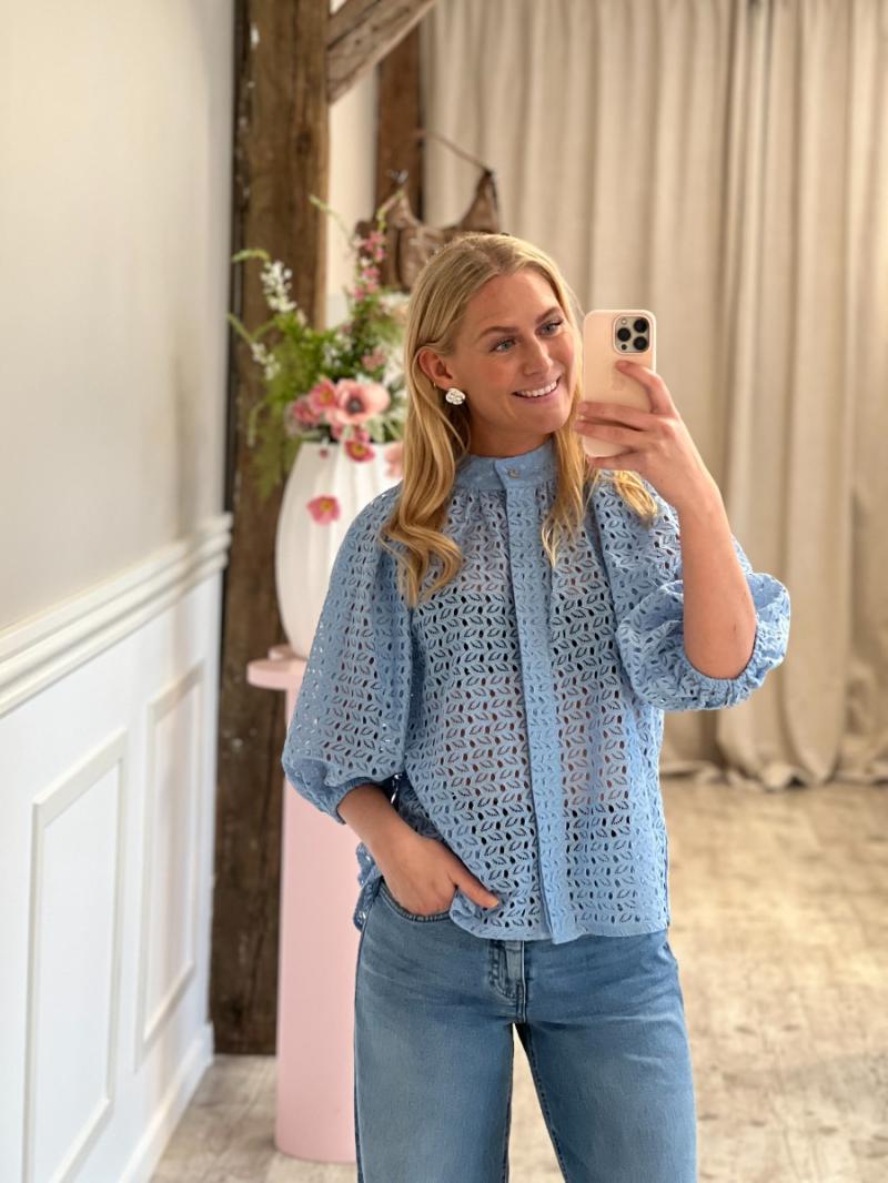 Bluse   Sia Lace   Blue fra Continue