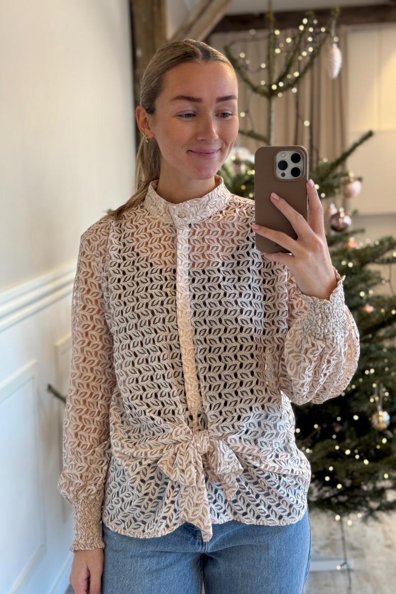 Bluse   Karina Lace   Nougat fra Continue