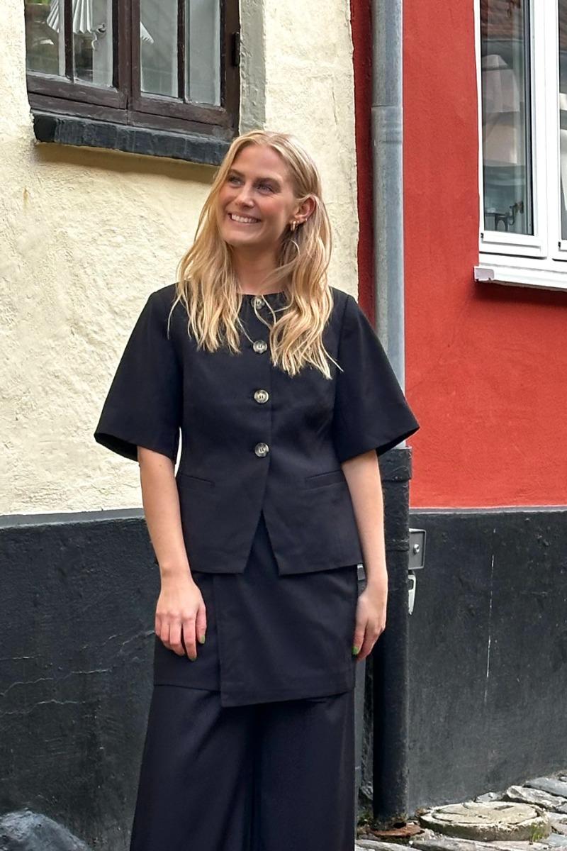 Blazer   Kasundra Blazer   Black fra Noella