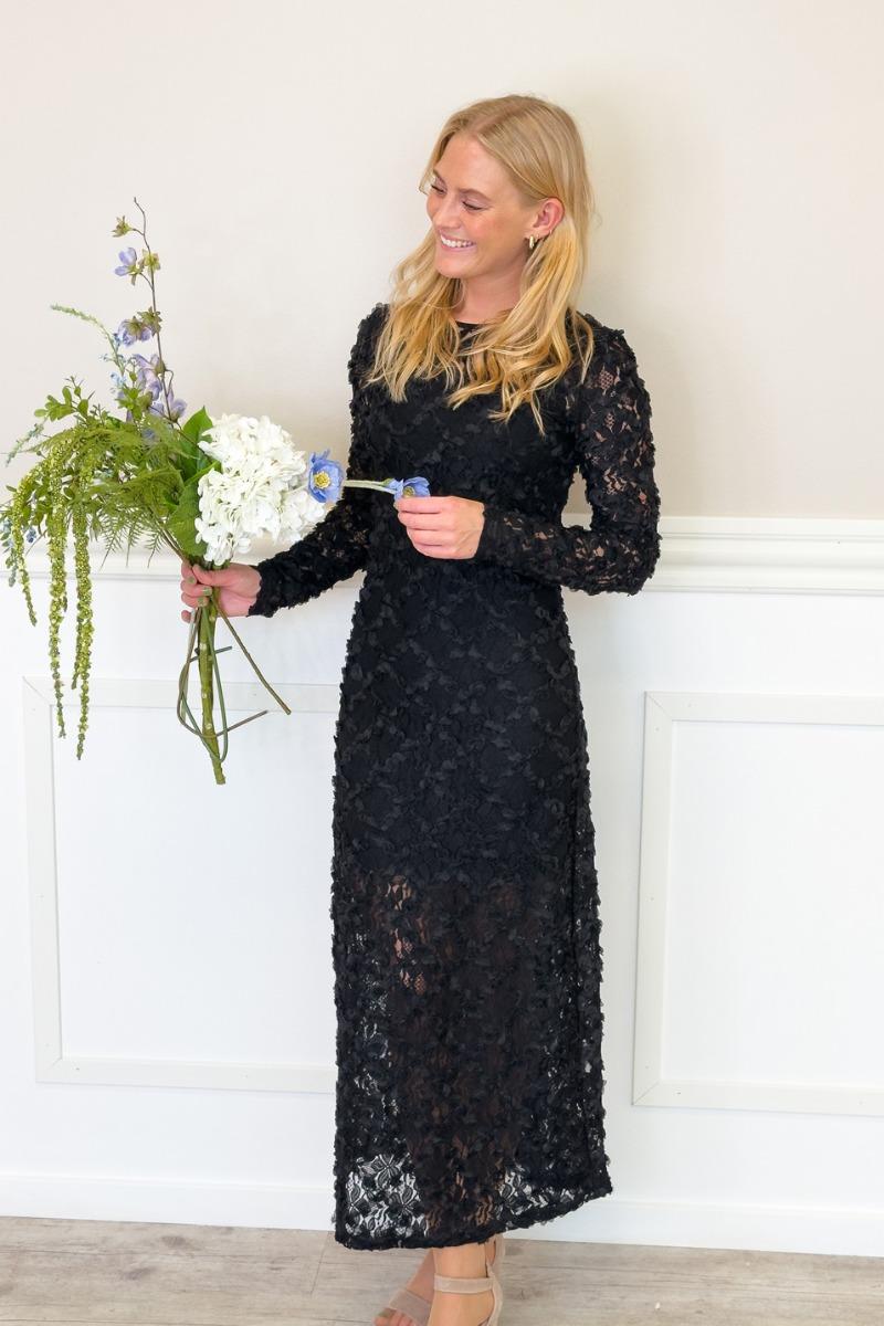 Kjole   Ly Flowerly Dress   Black fra Loved By Lykke