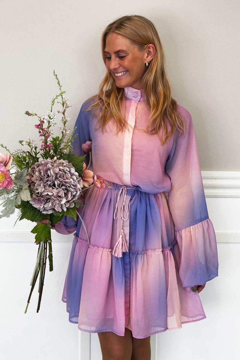 Kjole   Rainbow Dress   Lilac Peach (levering I Start April) fra Loved By Lykke