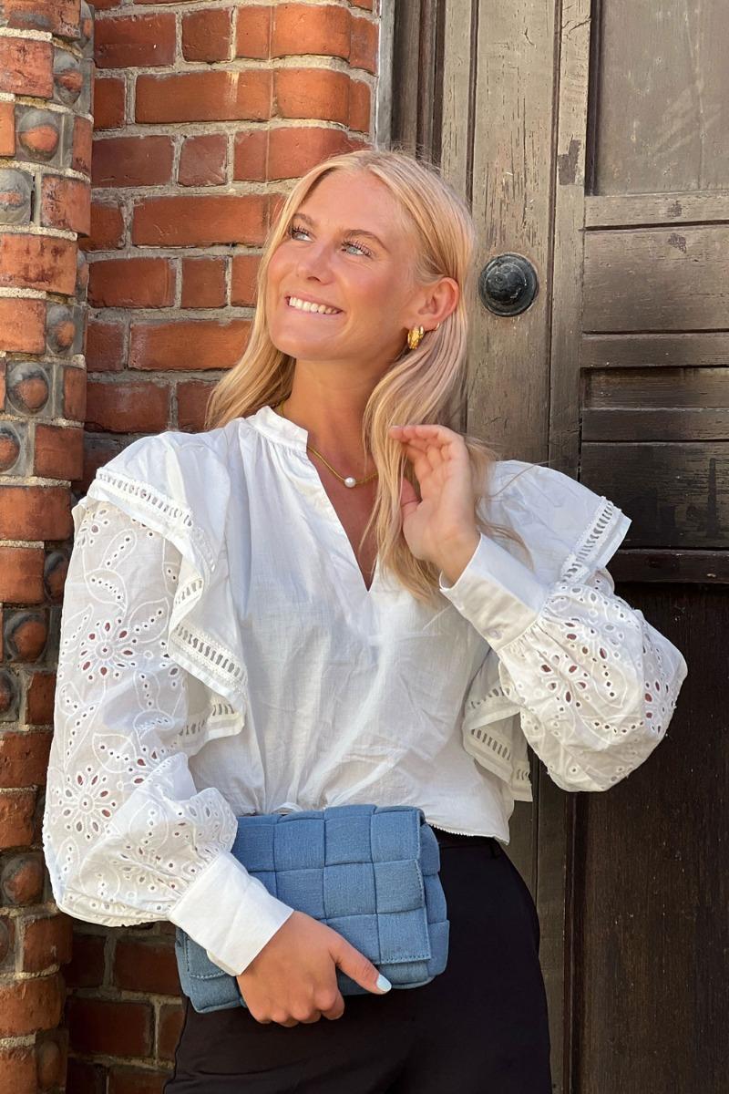 Bluse   Raylan M   White Embroidery fra Mbym