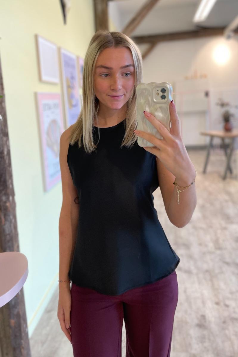 Top   Kalli Blouse   Black fra Noella