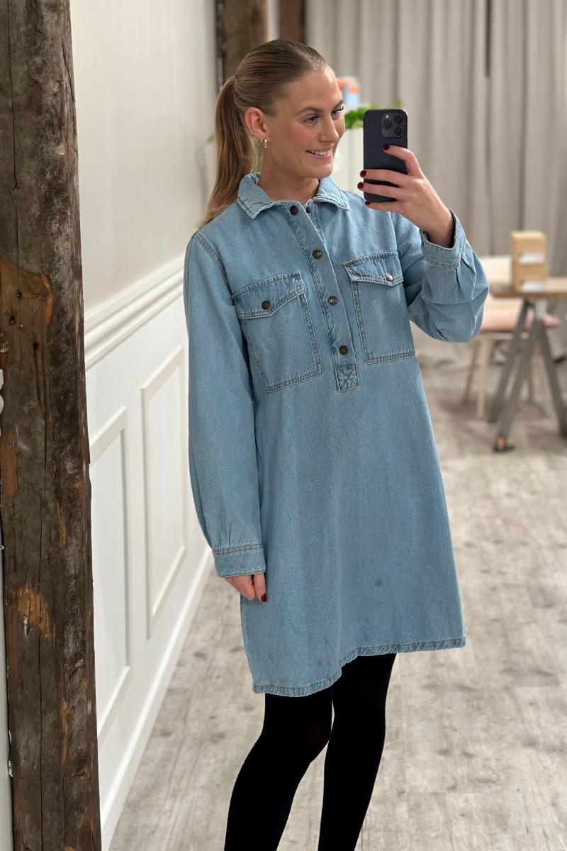 Kjole   Ovea Dr1   L. Blue Wash fra Sisters Point