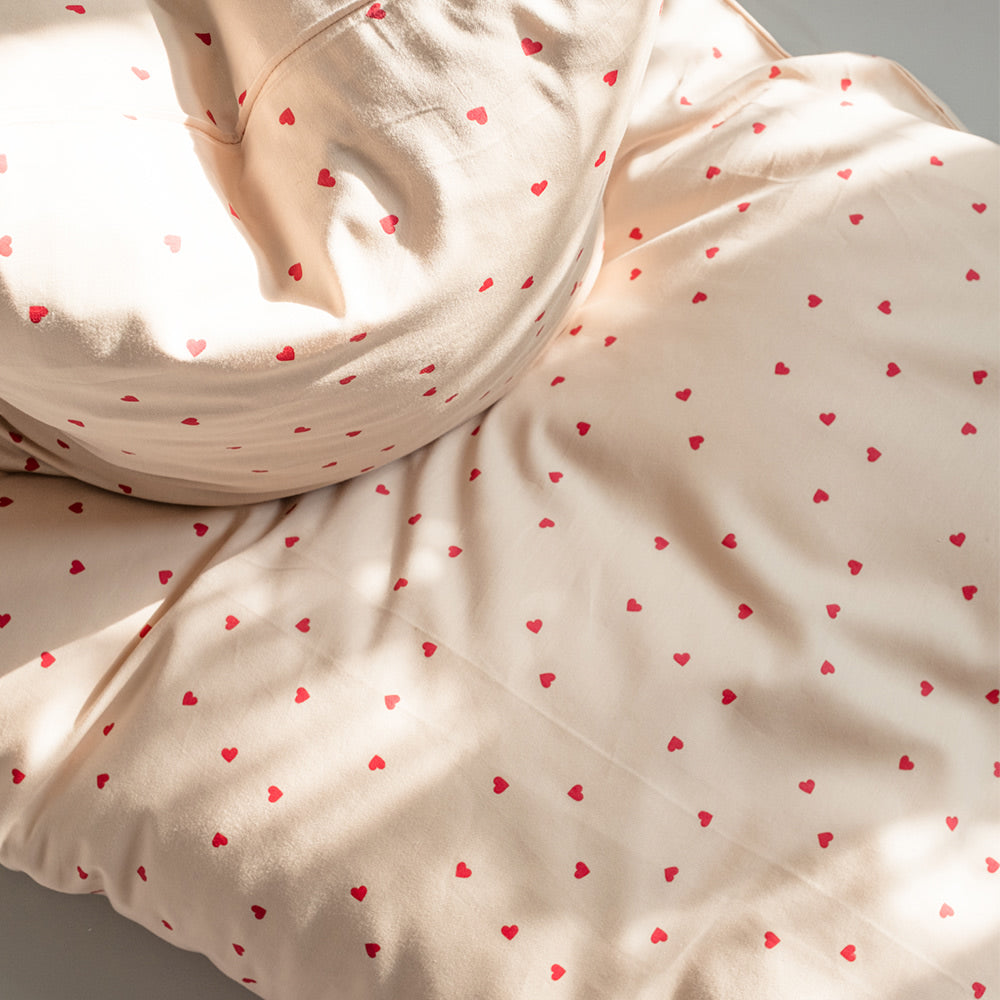 Levi Sengetøj   Love Dust Red   Baby Dk fra That's Mine