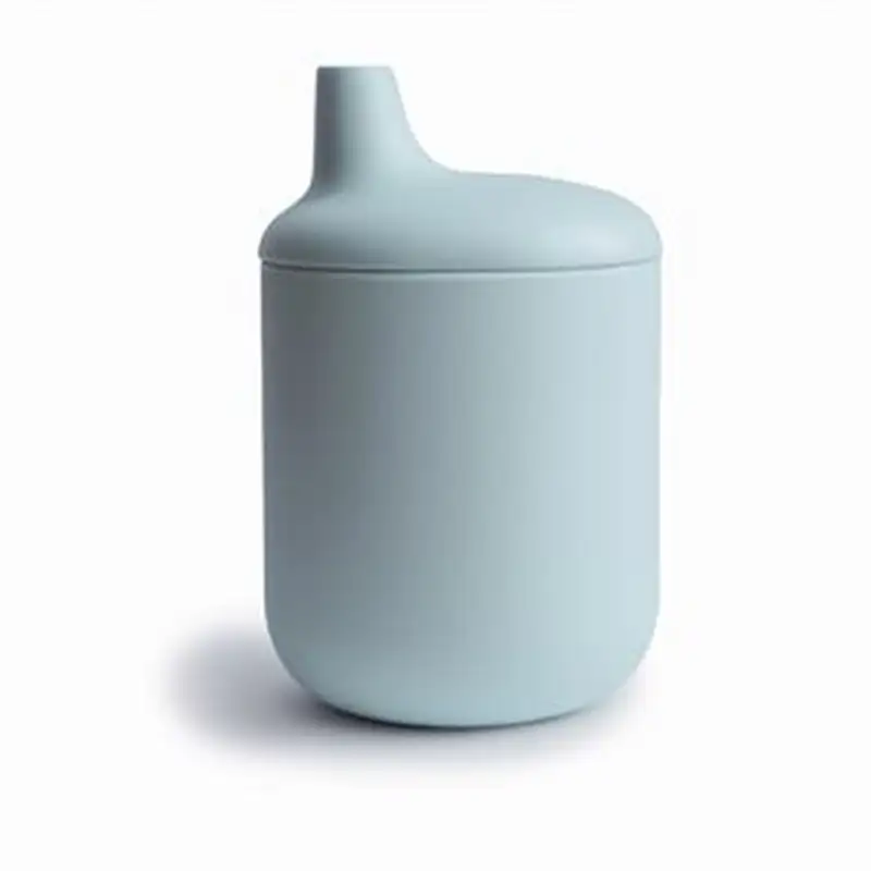 Silicone Sippy Cup Powder Blue fra Mushie