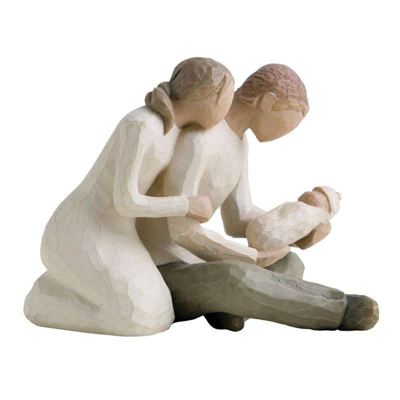 New Life Figur (mor Og Far Med Spædbarn) fra Willow Tree
