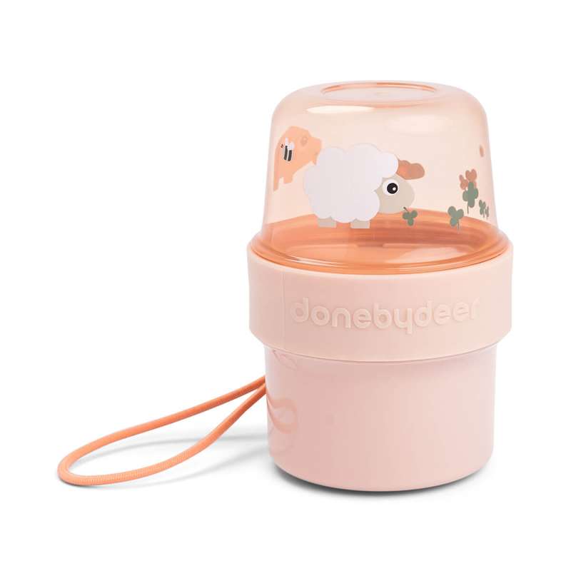 To Go 2 Way Snackbøtte   S   Tiny Farm   Pudder fra Done By Deer