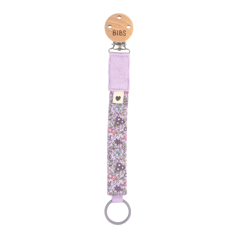 Bibs X   Suttesnor Chamomile Lawn Violet Sky fra Liberty