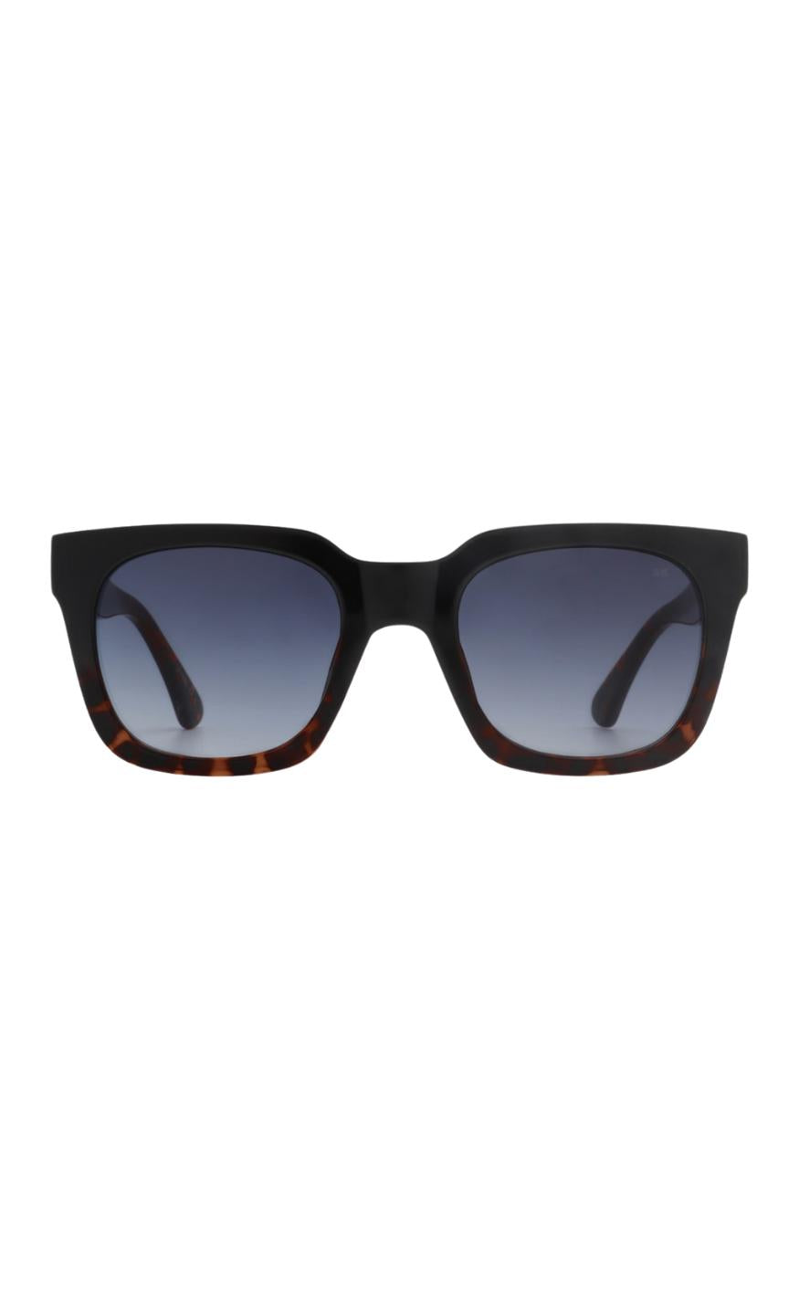 Solbriller Nancy Black Demi Tortoise fra A. Kjærbede