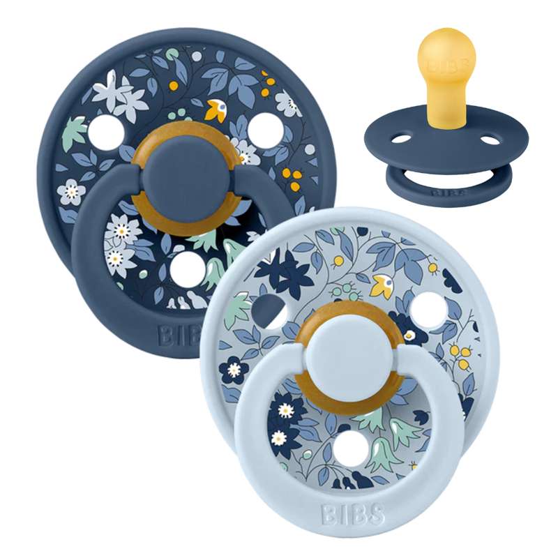 Rund Colour Sut 2 Pak Str. 1 Naturgummi Liberty Chamomille Lawn Baby Blue Mix fra Bibs