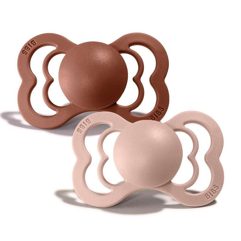 Supreme Sut   2 Pak   Str. 1   Naturgummi   Woodchuck Blush fra Bibs