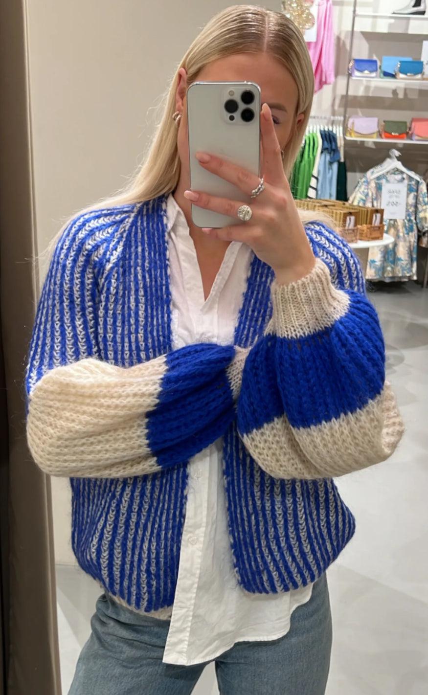 Cardigan   Liana   Cream Cobalt Blue fra Noella