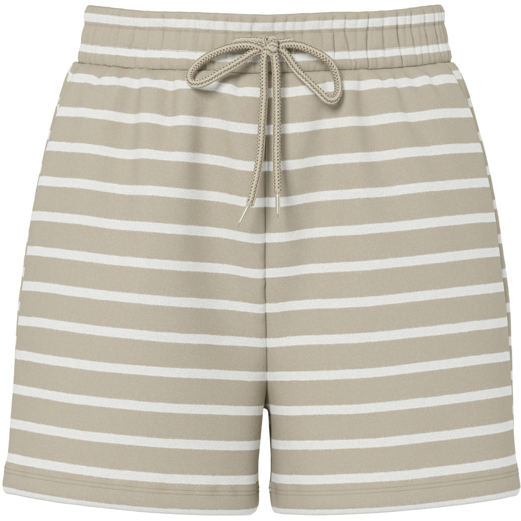 Pcchilli Dame Shorts Pcchilli Crockery Stripes Cloud Dancer fra Pieces