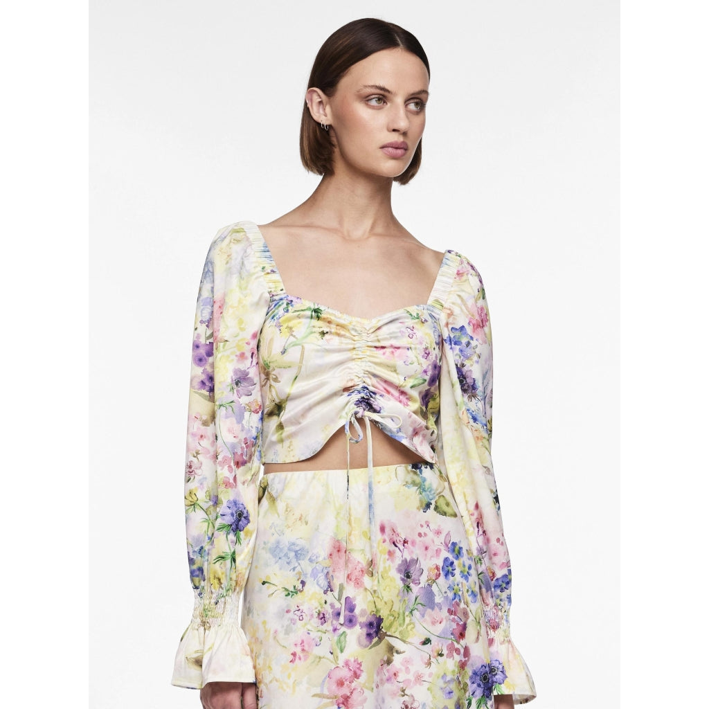 Dame Top Pcmari Cloud Dancer Flowers fra Pieces