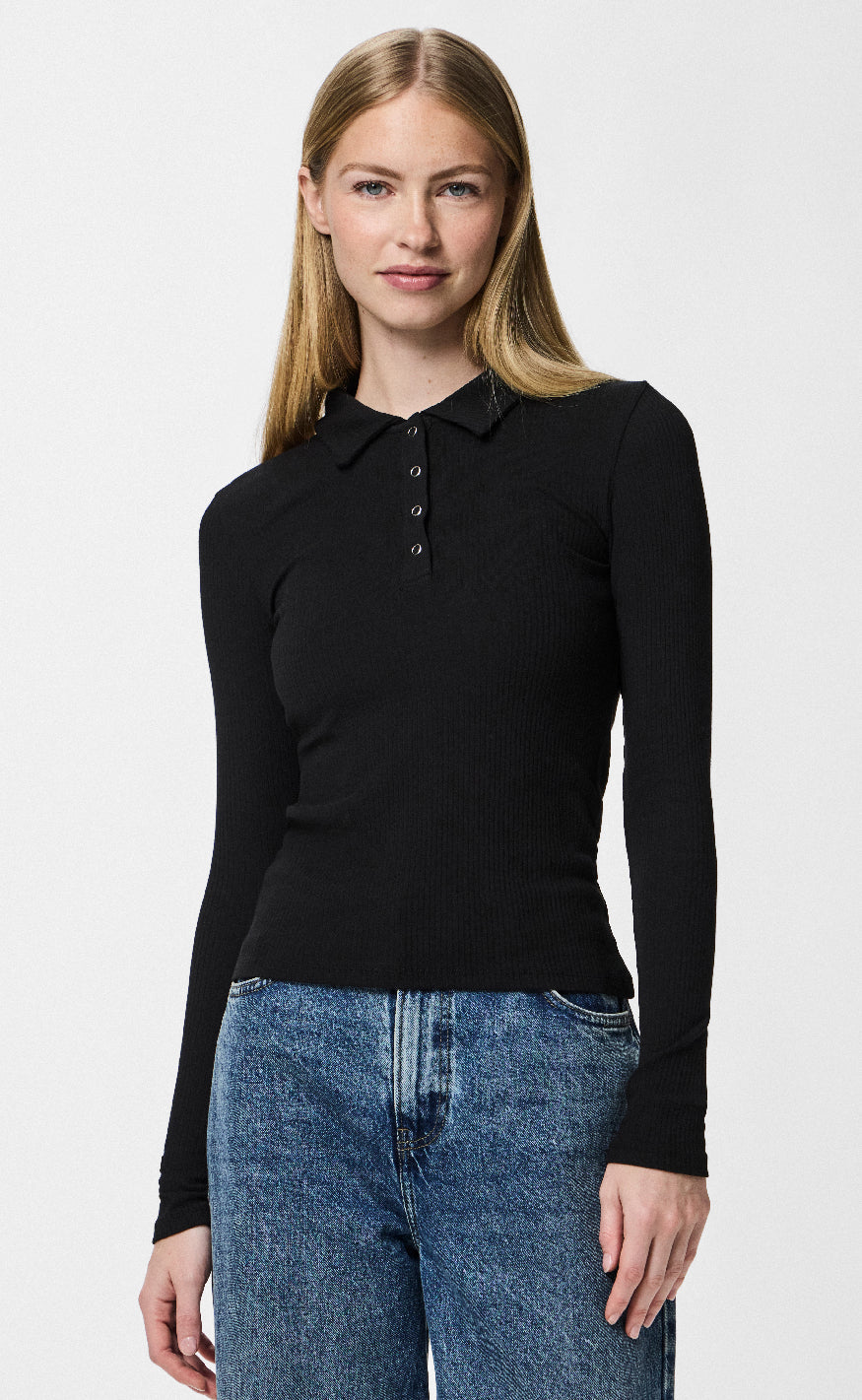 Bluse Kitte Ls Polo Black fra Pieces