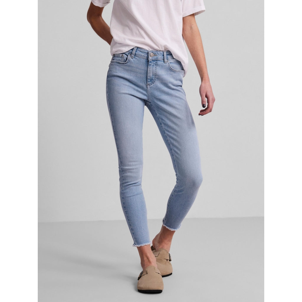 Dame Jeans Pcdelly Light Blue Denim fra Pieces