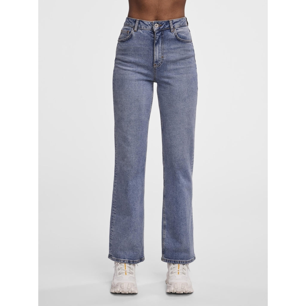 Dame Jeans Pcholly   Medium Blue Denim fra Pieces