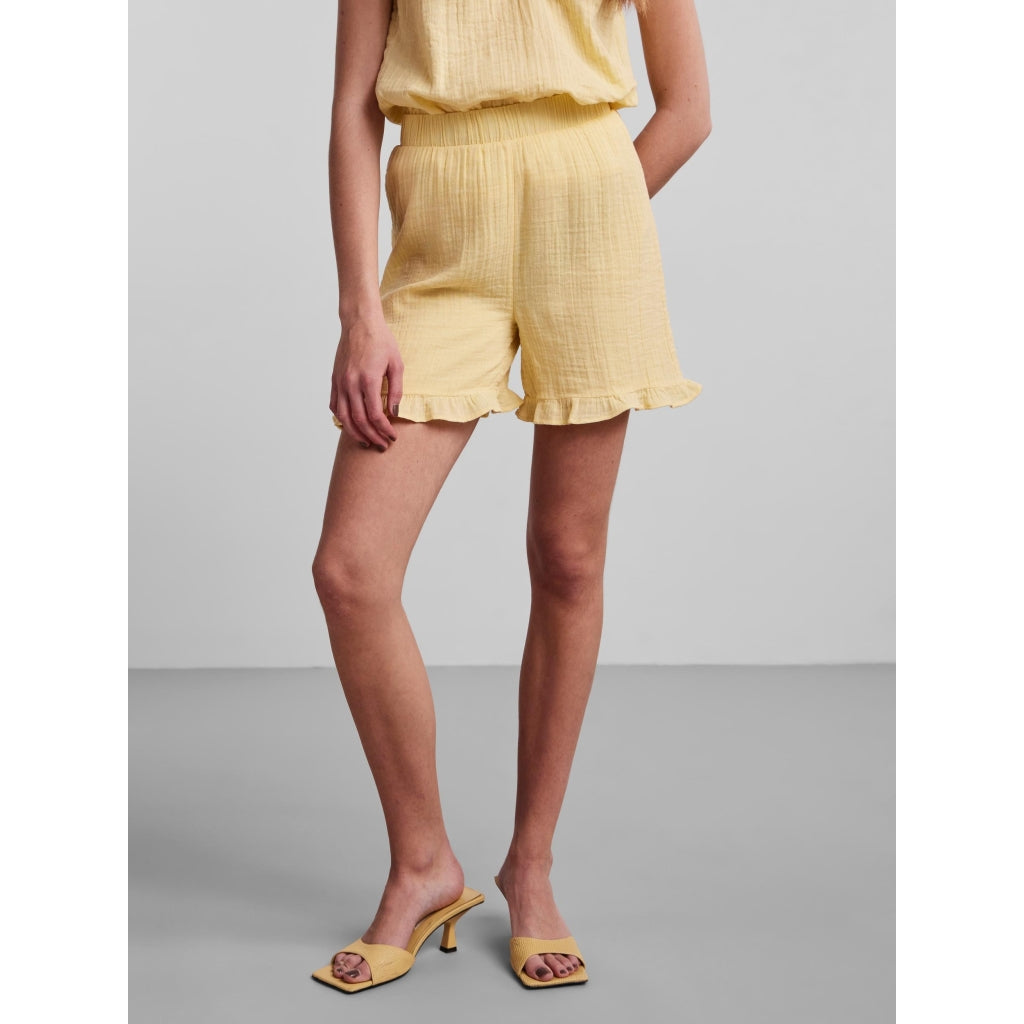 Shorts Pclelou   Pale Banana fra Pieces