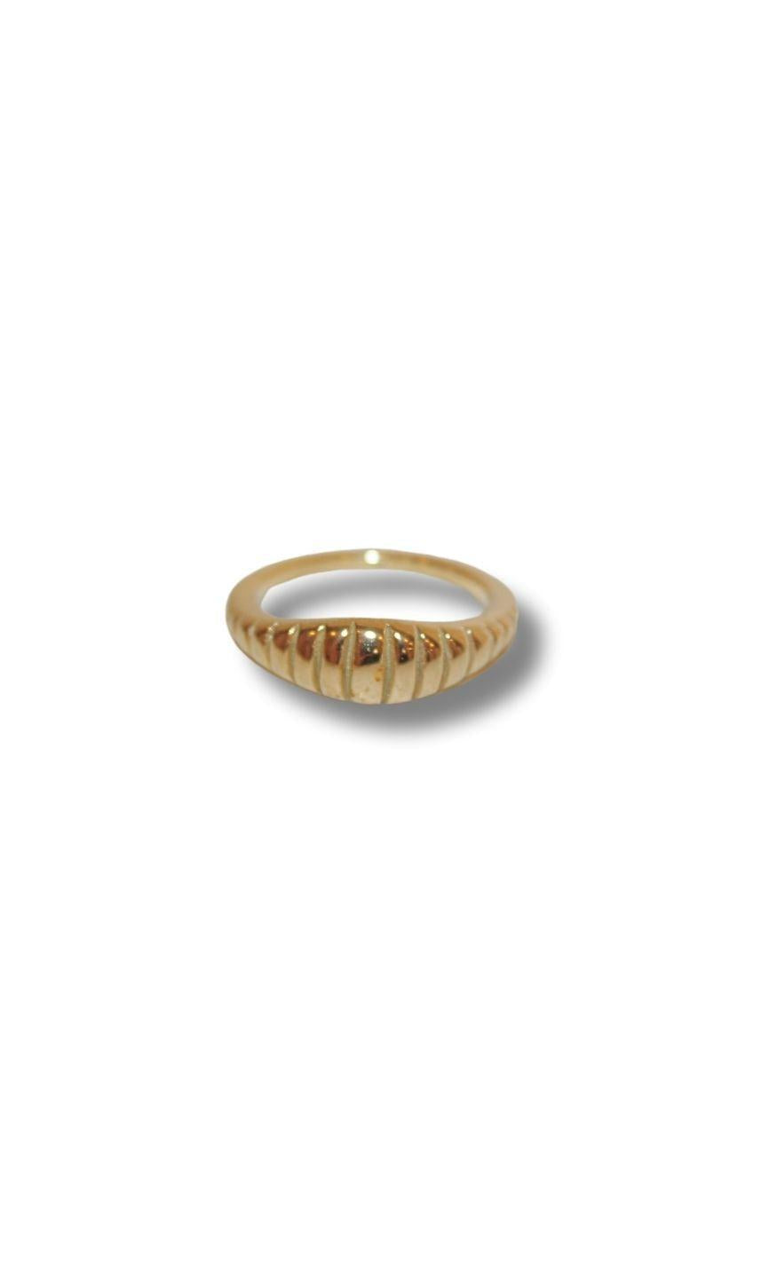 Ring   Twisted Crossaint Small   Golden Colour fra Smykkeli Copenhagen