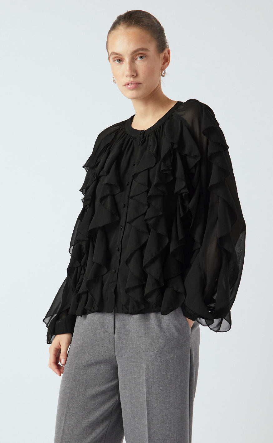 Bluse   Margot Flounce   Black fra Yas