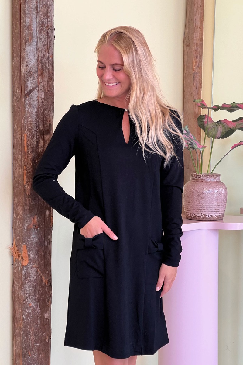Kjole   Luciliabbcama Dress   Black fra Bruuns Bazaar