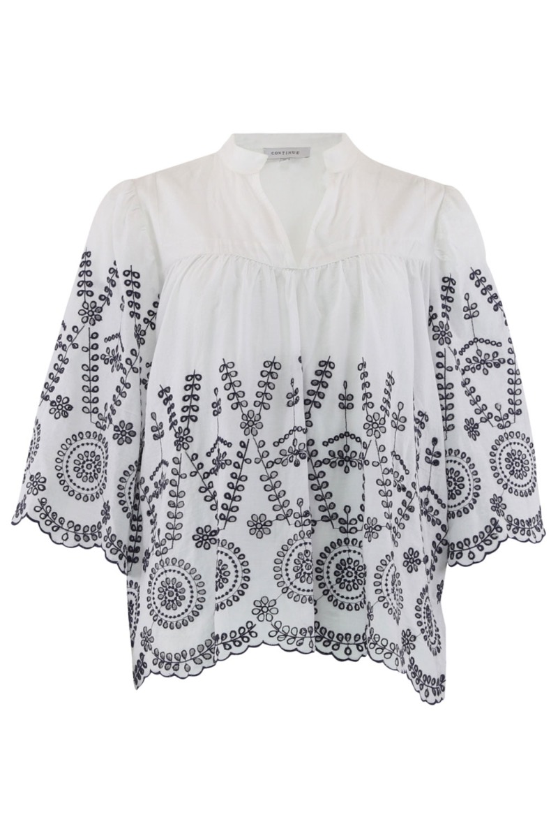 Bluse   Isa Embrodery   White W. Blue Embrodery fra Continue