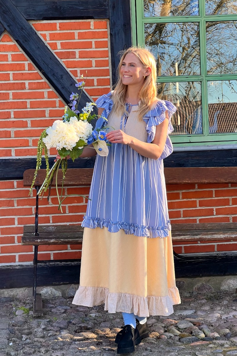 Stories From The Atelier By Copenhagen Shoes Kjole Heart Dance Dress Ss25 Beige Light Blue