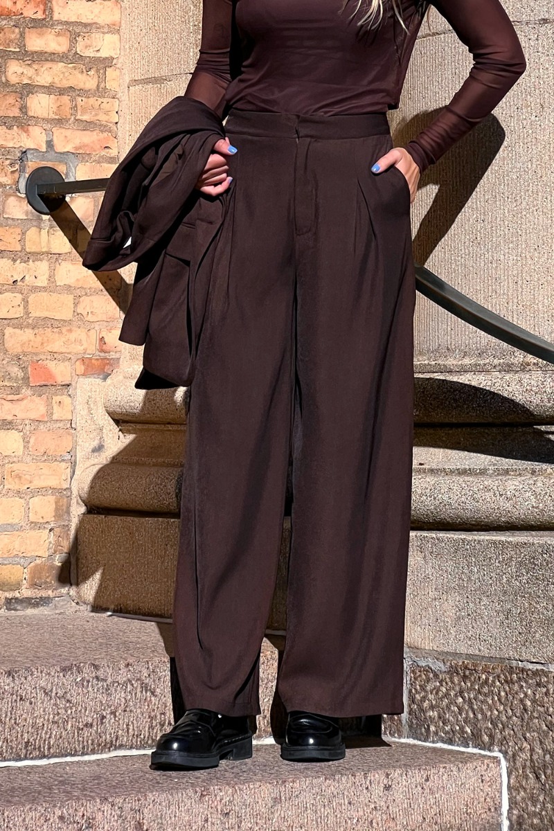 Bukser   Bellis Pants   Dark Brown fra Loved By Lykke