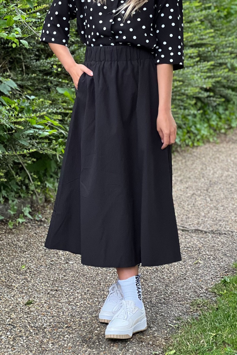 Nederdel   Ly Sally Skirt   Bubble Black fra Loved By Lykke