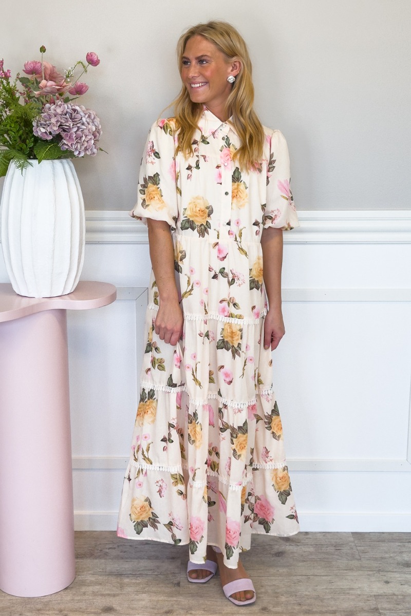 Kjole   Rose Dress   Yellow Flower fra Loved By Lykke