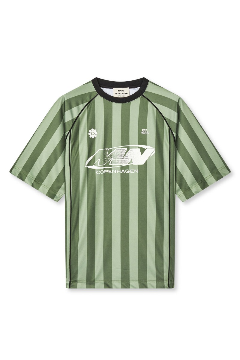 T Shirt   Shiny Sport Manna Tee   Four Leaf Clover Oil Green (levering Midt Maj) fra Mads Nørgaard