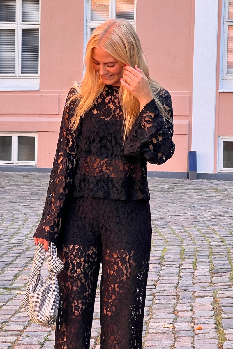Bluse   Kerry Blouse   Black fra Noella