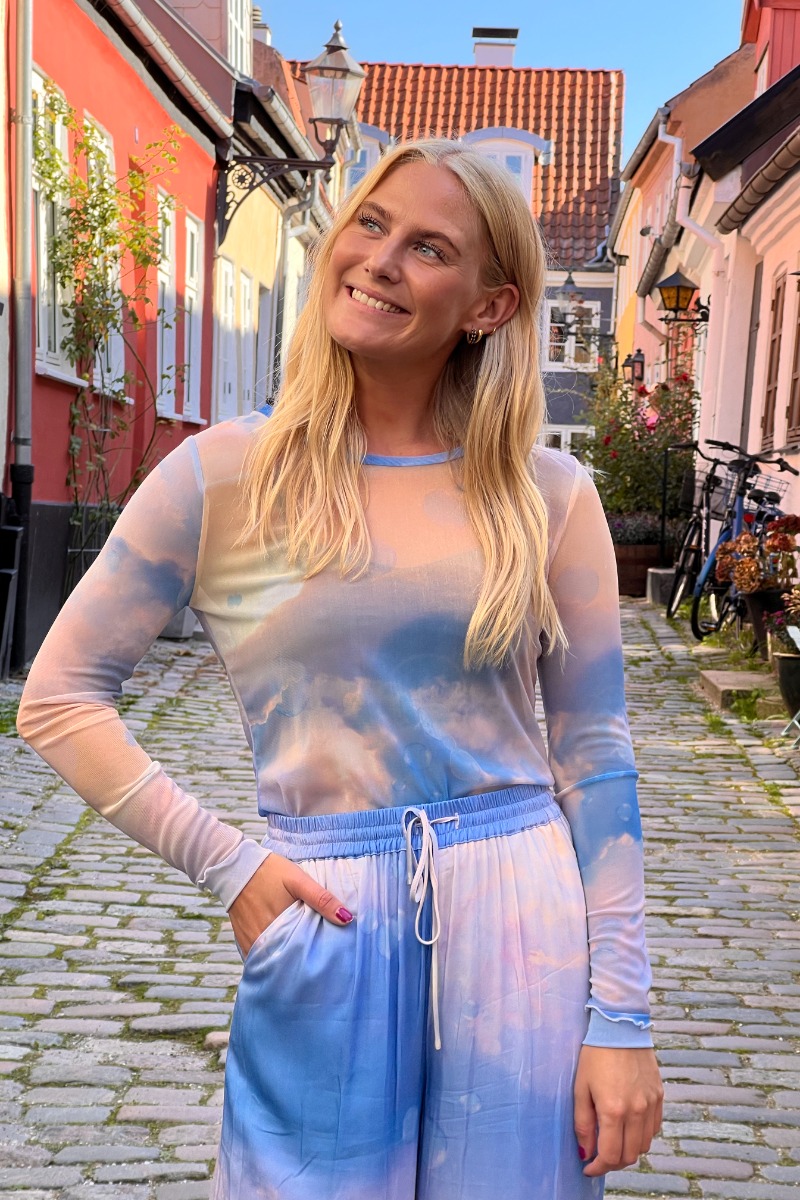 Bluse   Nucloudya Mesh Blouse   Cerulean fra Nümph