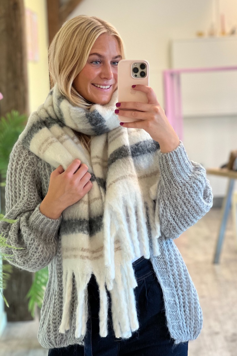 Halstørklæde   Pc Nediva Long Scarf Bc   Cloud Dancer fra Pieces