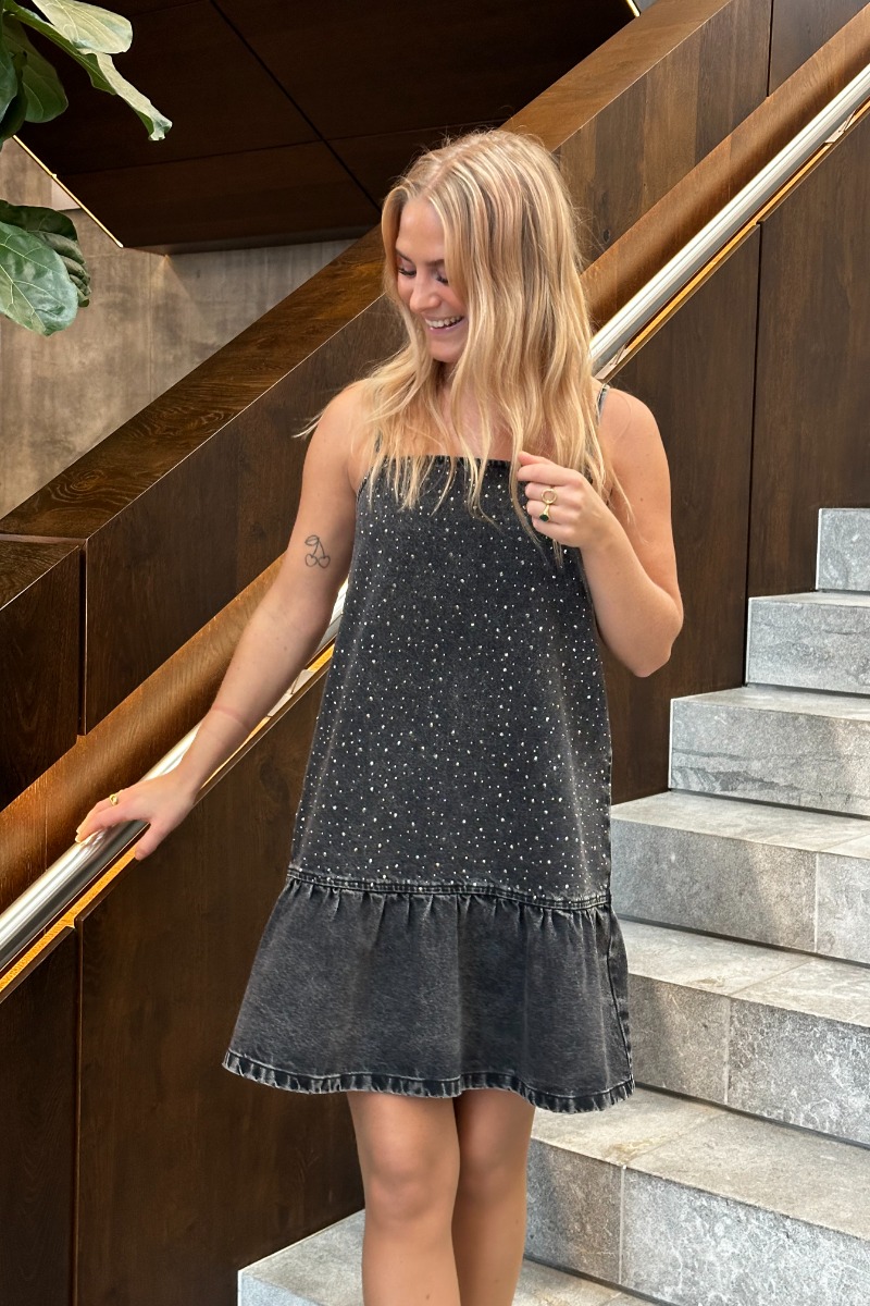 Kjole   Pc Noel Short Slip Denim Dress   Black Denim fra Pieces
