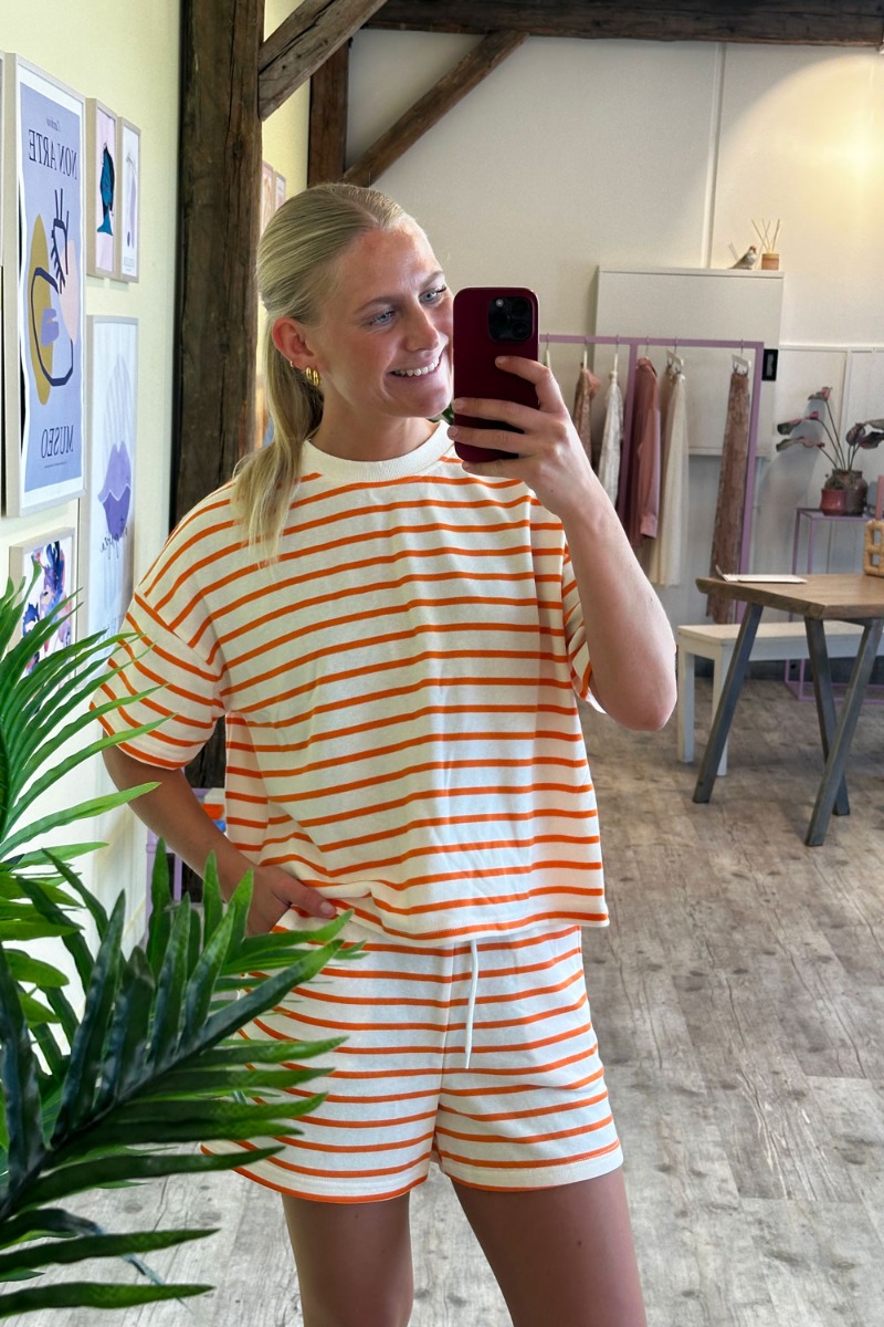 Shorts   Pc Chilli Summer Hw Shorts Stripe   Cloud Dancer Mandarin Orange fra Pieces