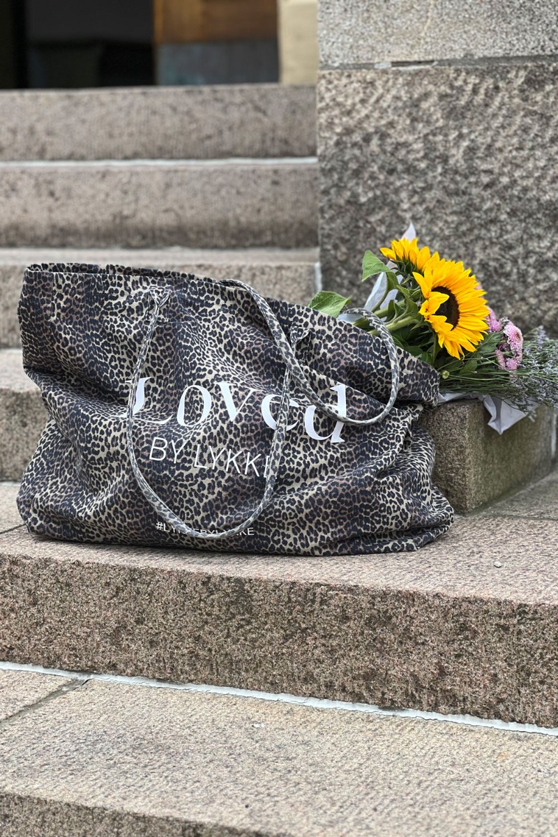 Loved By Lykke X     Taske   Pc Lykke Large Totebag   Black Leopard fra Pieces