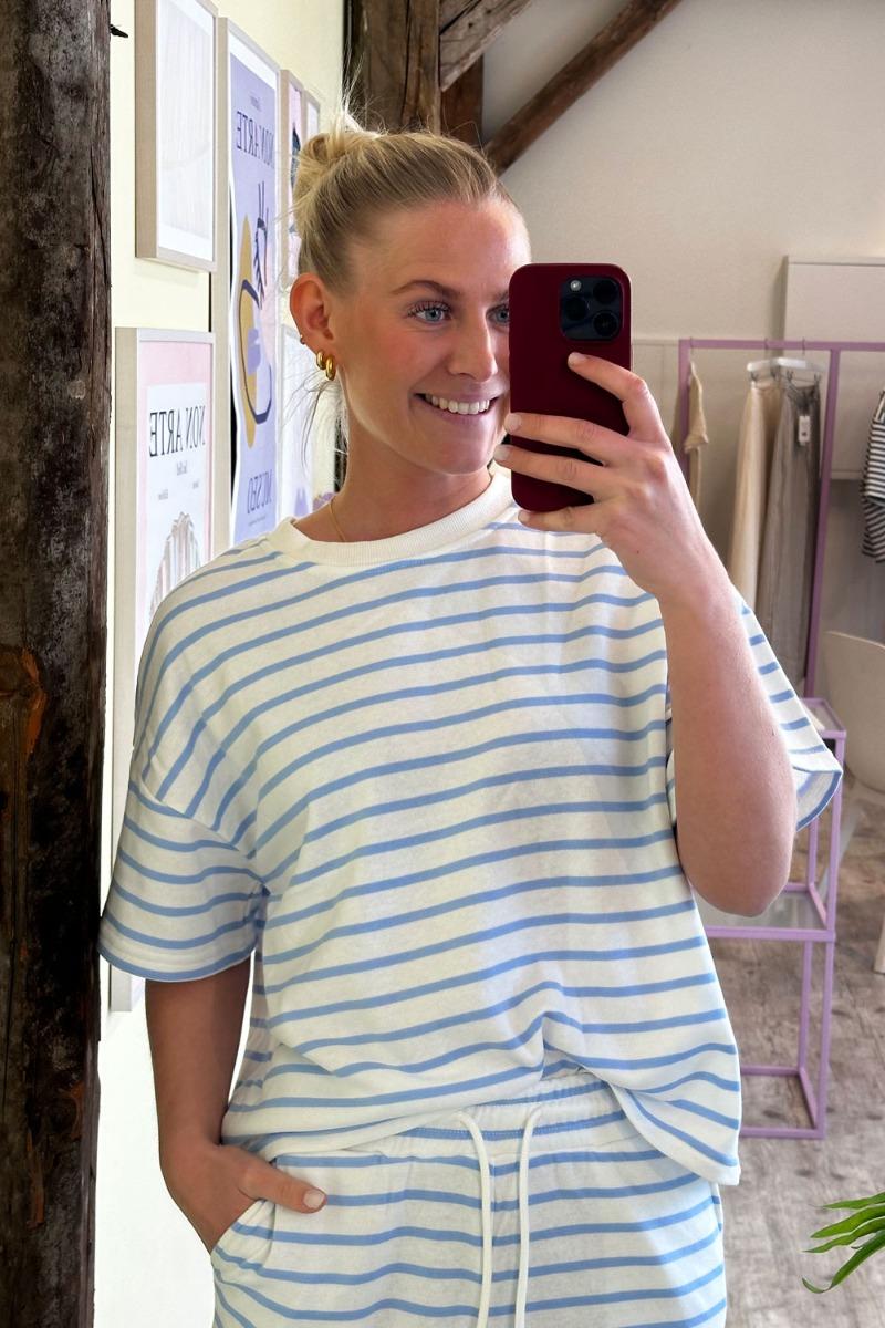 T Shirt   Pc Chilli Summer 2 4 Sweat Stripe   Cloud Dancer Light Blue fra Pieces